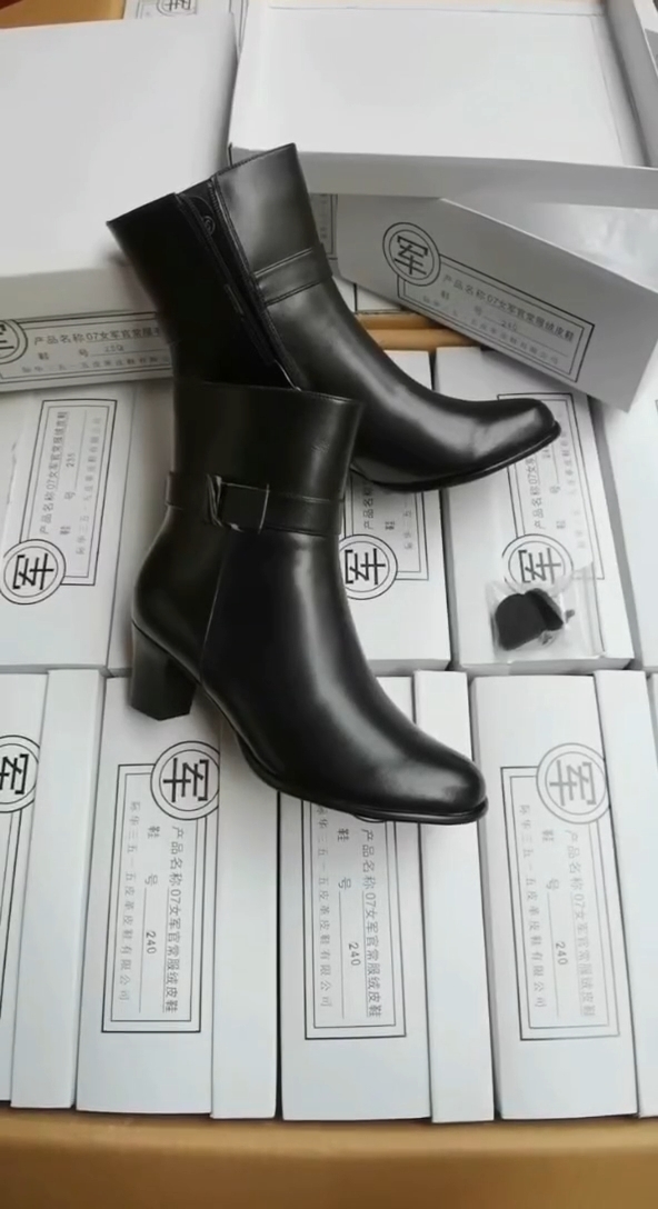 07式女军官常服绒皮鞋 源自军工厂的硬核品质与时尚典范